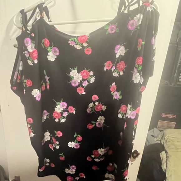 Express medium cold shoulder top - Picture 4 of 8